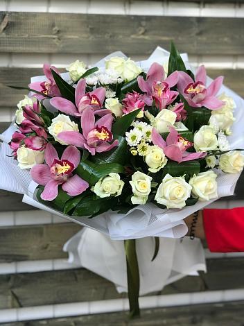 Букет цветов из: Розы и Хризантемы в Добровольном