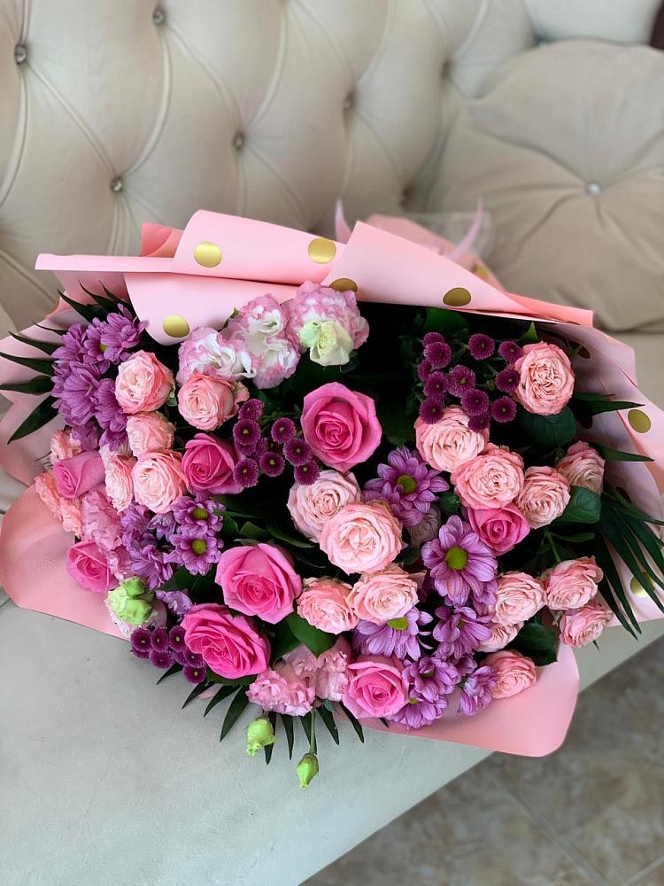 Букет цветов из: Хризантемы, Розы и Лизиантусы в Добровольном