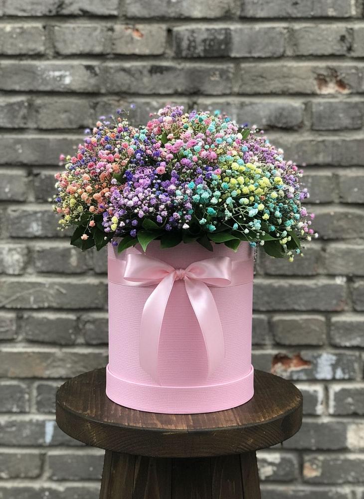 Цветочная композиция из Гипсофила и Розы в шляпной коробке в Добровольном