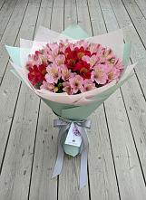 Букет цветов из:  Альстромерии #REPLACE_PRED# Добровольном