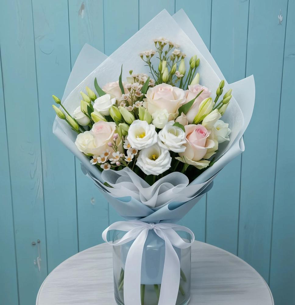 Букет цветов из: Розы и Лизиантусы в Добровольном