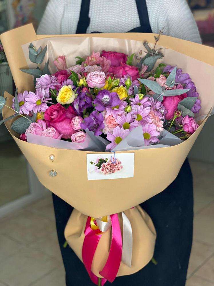 Букет цветов из: Хризантемы, Гвоздики и Альстромерии в Добровольном