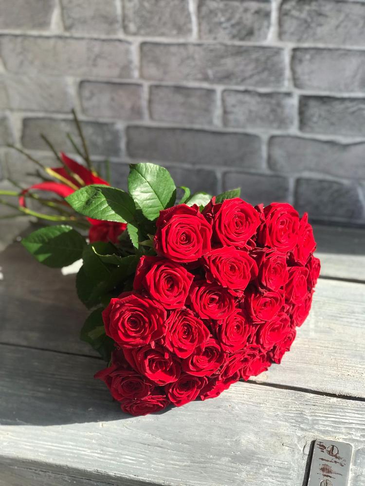 Букет Красные розы Фридом в Добровольном