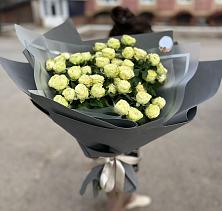 Букет Белые кустовые розы Солинеро в Добровольном