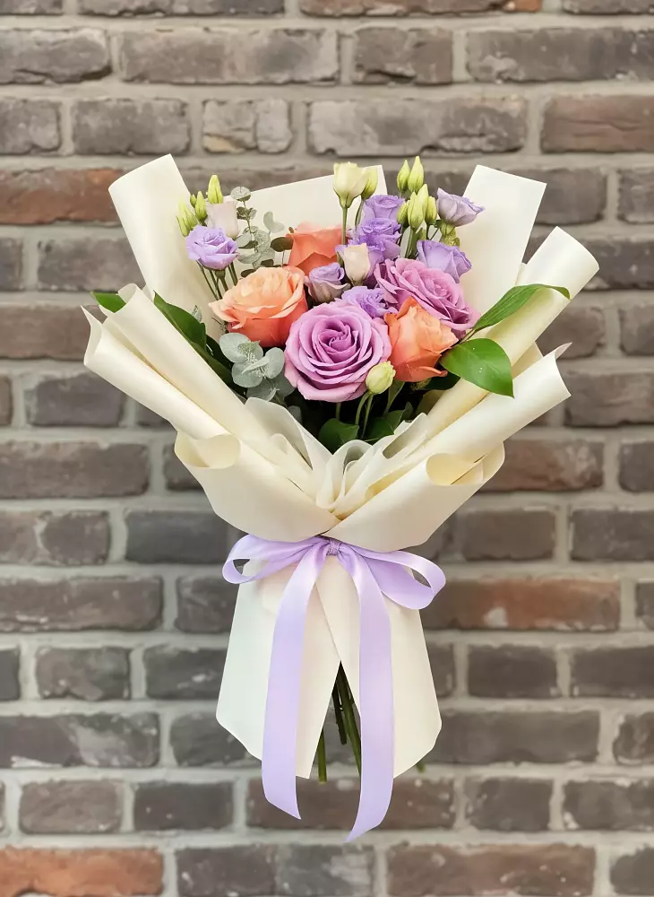 Букет цветов из: Лизиантусы и Розы в Добровольном