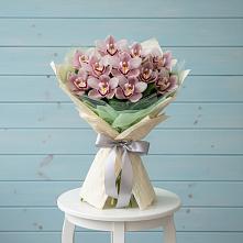 Букет цветов из:  Орхидеи и Розы #REPLACE_PRED# Добровольном