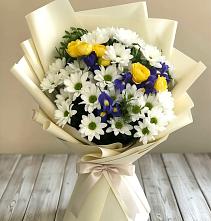 Букет цветов из:  Ирисы, Хризантемы и Розы #REPLACE_PRED# Добровольном