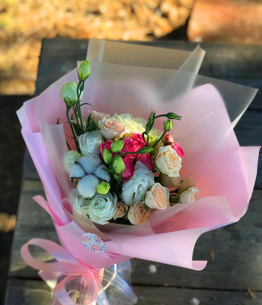 Букет цветов из: Розы и Лизиантусы в Добровольном