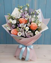 Букет цветов из:  Лизиантусы, Розы, Альстромерии и Гипсофила в Добровольном