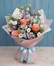 Букет цветов из:  Лизиантусы, Розы, Альстромерии и Гипсофила в Добровольном