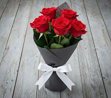 Букет 5 Красных роз Эдлесс Лав в Добровольном