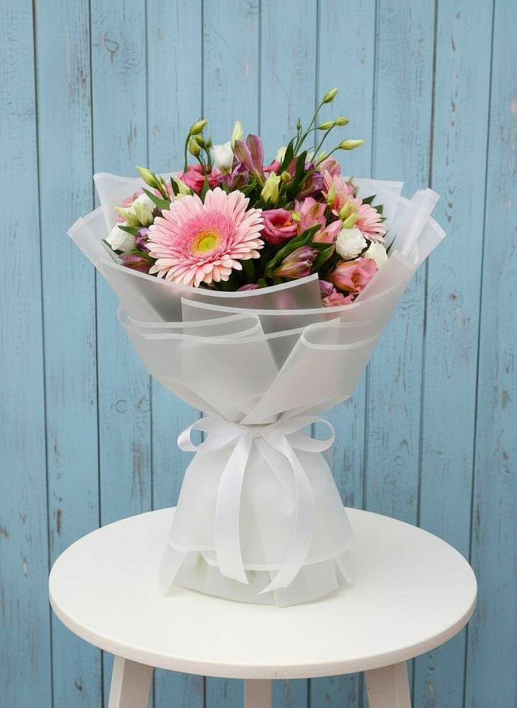 Букет цветов из: Герберы, Альстромерии и Лизиантусы в Добровольном