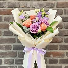 Букет цветов из:  Лизиантусы и Розы в Добровольном