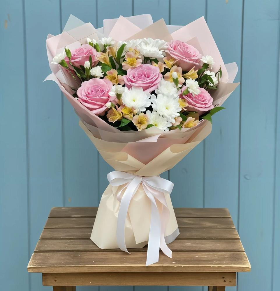 Букет цветов из: Гвоздики, Орхидеи и Розы в Добровольном