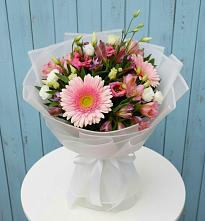 Букет цветов из:  Герберы, Альстромерии и Лизиантусы в Добровольном